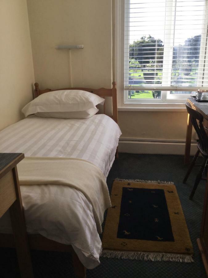 Bay Lodge Aylesbury  Extérieur photo